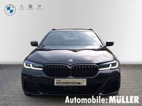 Gebraucht BMW 520 M Sport 190 PS (139 kW) 2022 Black sapphire metallic Kombi