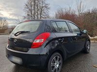 Gebraucht Hyundai i20 Edition 77 PS (56 kW) 2011 Schwarz Kleinwagen