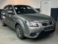 Gebraucht Kia Rio 75 PS (55 kW) 2010 Silber Limousine