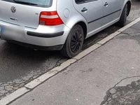 Second-hand VW Golf IV 102 CP (75 kW) 2002 Argintiu Berlinǎ