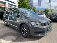 Używany VW Touran Active 150 KM (110 kW) 2022 Szary Minivan