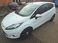 Gebraucht Ford Fiesta Trend 97 PS (71 kW) 2009 Weiß Kleinwagen