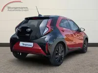 Gebraucht Toyota Aygo X Style 72 PS (52 kW) 2024 3u4)/ black mica (209) (rot SUV