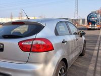 Second-hand Kia Rio Edition 7 86 CP (63 kW) 2012 Argintiu Berlinǎ