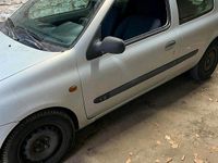 Gebraucht Renault Clio 58 PS (42 kW) 2002 Grau Coupé