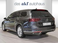 Gebraucht VW Passat Elegance 150 PS (110 kW) 2024 Mangangrau metallic Kombi