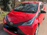 Gebraucht Toyota Aygo 69 PS (50 kW) 2016 Rot Kleinwagen