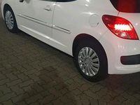 Gebraucht Peugeot 207 73 PS (53 kW) 2011 Weiß Kleinwagen