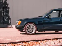 Gebraucht Mercedes E220 150 PS (110 kW) 1993 Blau Limousine
