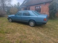 Gebraucht Mercedes E230 132 PS (97 kW) 1988 Blau Limousine