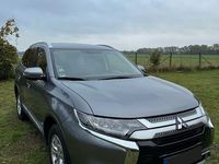 Gebraucht Mitsubishi Outlander Diamant Edition 150 PS (110 kW) 2019 Grau SUV