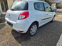 Gebraucht Renault Clio III Expression 75 PS (55 kW) 2010 Weiß Limousine