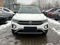 Neu VW T-Roc 150 PS (110 kW) 2025 Indiumgrau metallic mit dachfarbe in deep black perleffekt SUV