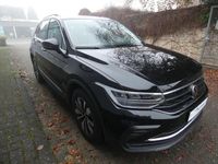 Gebraucht VW Tiguan Move 150 PS (110 kW) 2024 Schwarz SUV