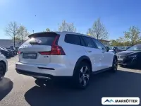 Gebraucht Volvo V60 CC Plus 197 PS (144 kW) 2022 Weiss Kombi