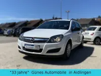 Używany Opel Astra Selection 116 KM (85 kW) 2010 Biały Sedan/Limuzyna