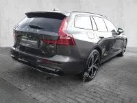 Gebraucht Volvo V60 Plus 197 PS (144 kW) 2023 Platinum grey / metallic Kombi
