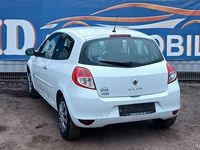 Gebraucht Renault Clio III Dynamique 75 PS (55 kW) 2011 Weiß Kleinwagen
