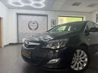 Gebraucht Opel Astra Innovation 140 PS (102 kW) 2012 Karbonschw graphitschw midnigh Kleinwagen