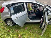 Gebraucht Ford Fiesta Trend 85 PS (62 kW) 2008 Silber Kleinwagen