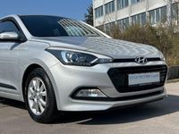Gebraucht Hyundai i20 Passion 101 PS (74 kW) 2016 Silber Kleinwagen