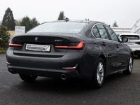 gebraucht BMW 320 i Aut. Luxury Line LEDER KAMERA HGSD NAVI LED