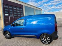 Second-hand Renault Express 95 CP (69 kW) 2022 Albastru Monovolum