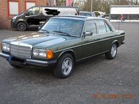 Gebraucht Mercedes E230 136 PS (100 kW) 1983 Grün Limousine