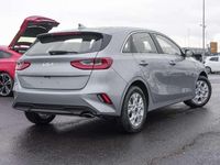 Neu Kia Ceed Vision 140 PS (102 kW) 2026 Silber lunarsilber metallic Kleinwagen