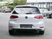 Gebraucht VW Golf VII Highline 150 PS (110 kW) 2019 White silver metallic Limousine