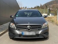 Gebraucht Mercedes A180 122 PS (89 kW) 2015 Grau Kleinwagen