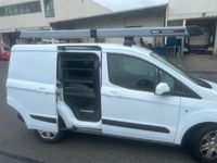 Gebraucht Ford Courier 100 PS (73 kW) 2017 Weiß Van / Kleinbus