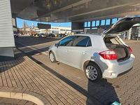 Gebraucht Toyota Auris 90 PS (66 kW) 2010 Silber Kleinwagen