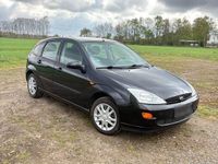 Usado Ford Focus 75 HP (55 kW) 2000 Preto Carrinha