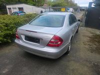 Usata Mercedes E200 163 CV (119 kW) 2006 Argento Berlina