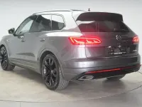 Gebraucht VW Touareg R 462 PS (339 kW) 2023 Grau SUV
