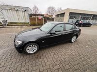 Second-hand BMW 318 129 CP (94 kW) 2006 Negru Berlinǎ