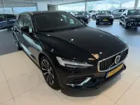 Gebraucht Volvo V60 253 PS (186 kW) 2023 Schwarz Kombi