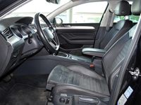 Gebraucht VW Passat Elegance 200 PS (147 kW) 2022 Deep black perleffekt (metallic) Kombi