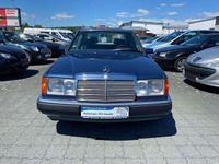 Gebraucht Mercedes E230 132 PS (97 kW) 1990 Blau Limousine