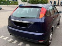 Gebraucht Ford Focus Ghia 116 PS (85 kW) 2001 Blau Limousine