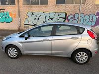 Gebraucht Ford Fiesta 90 PS (66 kW) 2015 Silber Kleinwagen