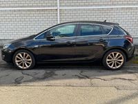 Gebraucht Opel Astra Innovation 179 PS (131 kW) 2012 Schwarz Limousine