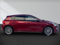 Gebraucht Ford Focus Titanium 120 PS (88 kW) 2018 Rot Limousine
