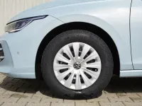 Neu VW Golf VIII 116 PS (85 kW) 2026 Crystal ice blue metallic Limousine