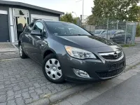 Gebraucht Opel Astra Edition 140 PS (102 kW) 2011 Grau Limousine