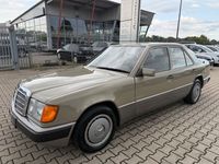 Second-hand Mercedes E230 132 CP (97 kW) 1991 Maro Berlinǎ