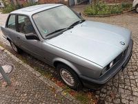 Gebraucht BMW 318 113 PS (83 kW) 1989 Blau Limousine