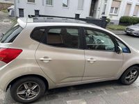 Używany Kia Venga Vision 90 KM (66 kW) 2010 Beżowy Hatchback