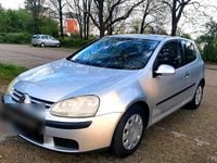 Second-hand VW Golf IV 101 CP (74 kW) 2005 Argintiu Berlinǎ